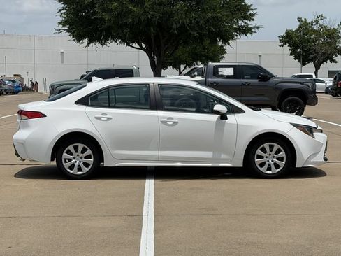 Used 2024 Toyota Corolla LE FWD image 3