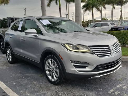 Used 2017 Lincoln MKC Select w/ Select Plus Package FWD image 2