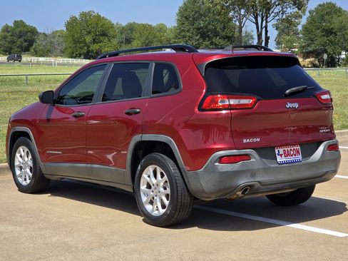 Used 2016 Jeep Cherokee Sport FWD image 6