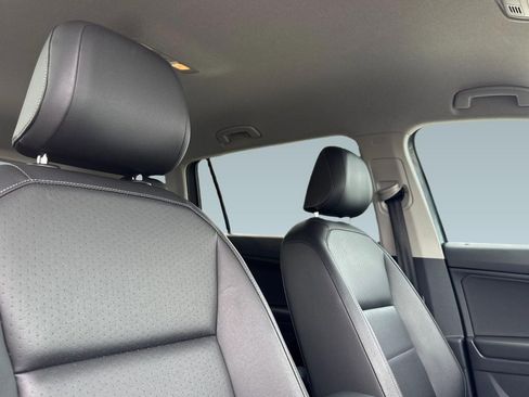 Used 2019 Volkswagen Tiguan SE FWD image 25