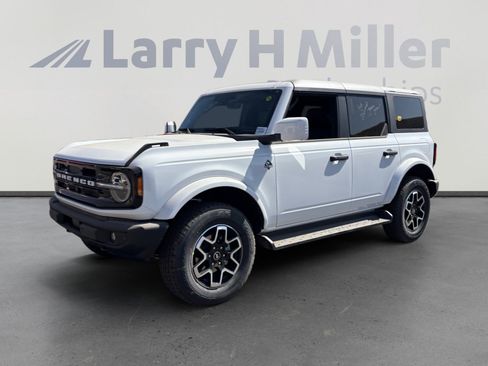 New 2026 Ford Bronco Outer Banks AWD/4WD image 1