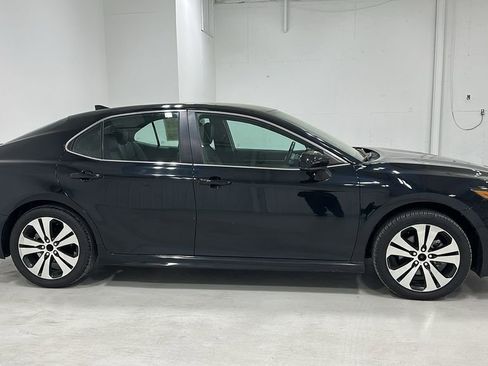 Used 2021 Toyota Camry SE image 7