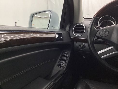 Used 2011 Mercedes-Benz GL 550 4MATIC image 40