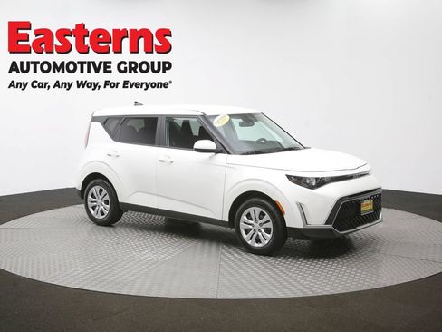 Used 2025 Kia Soul LX FWD image 48