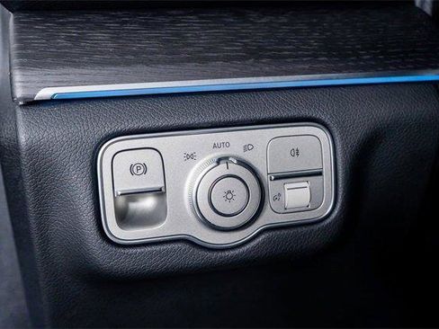 Used 2024 Mercedes-Benz GLE 450 4MATIC w/ Winter Package image 43