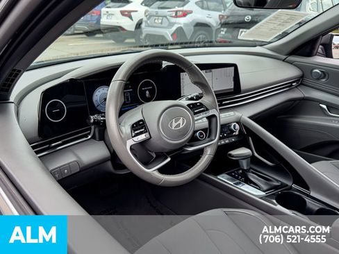 Used 2025 Hyundai Elantra SEL FWD image 8