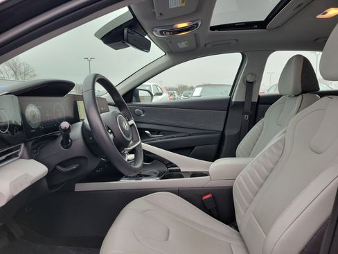 Used 2023 Hyundai Elantra Limited w/ Cargo Package image 15