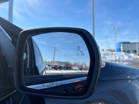 Used 2019 Ford Edge Titanium image 17