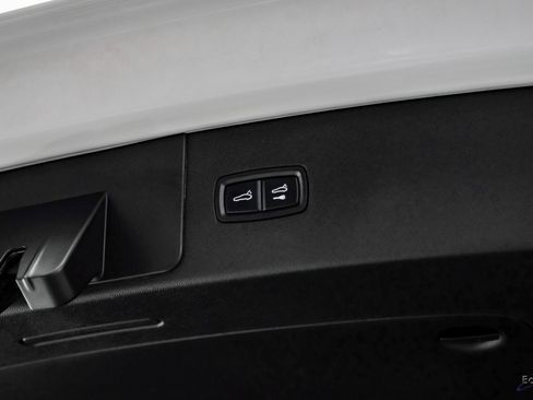 Used 2023 Porsche Cayenne image 92