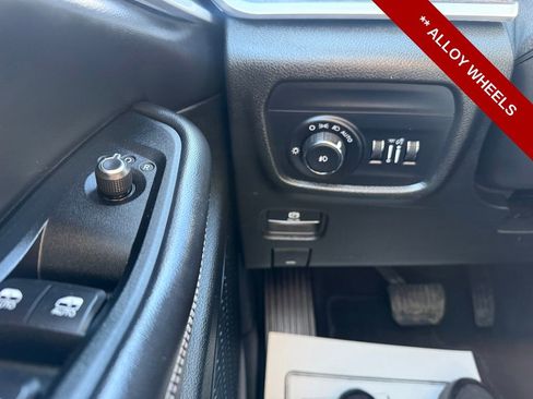 Used 2023 Jeep Grand Cherokee Limited w/ Black Appearance Package image 20