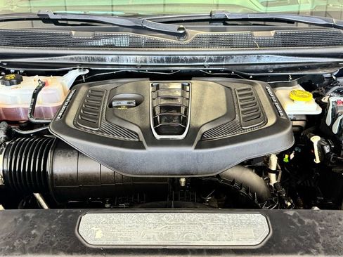 Certified 2024 Jeep Grand Wagoneer Series III w/ HD Trailer Tow Package AWD/4WD image 28