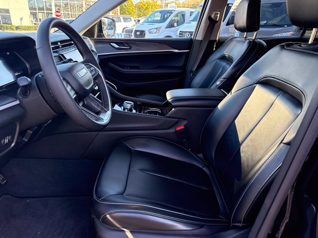 Used 2023 Jeep Grand Cherokee L Limited AWD/4WD image 18
