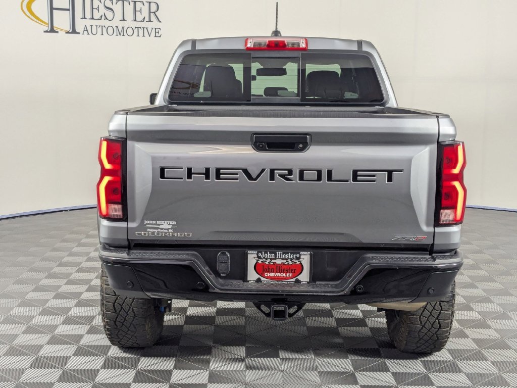 Used 2025 Chevrolet Colorado ZR2 w/ Technology Package AWD/4WD image 6