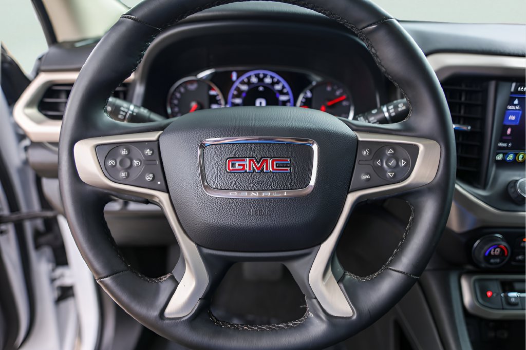 Used 2023 GMC Acadia Denali w/ Denali Technology Package AWD/4WD image 9