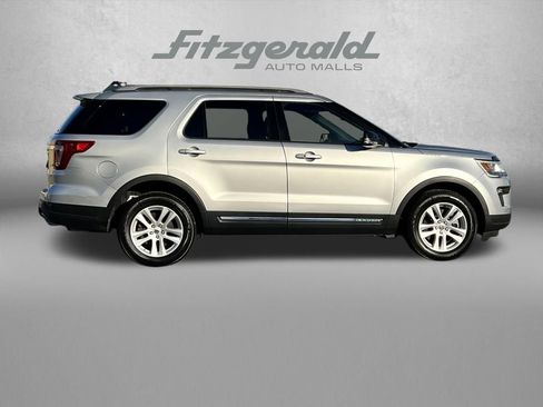 Used 2018 Ford Explorer XLT w/ Equipment Group 202A image 3