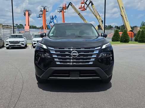 Used 2024 Nissan Rogue S FWD image 3