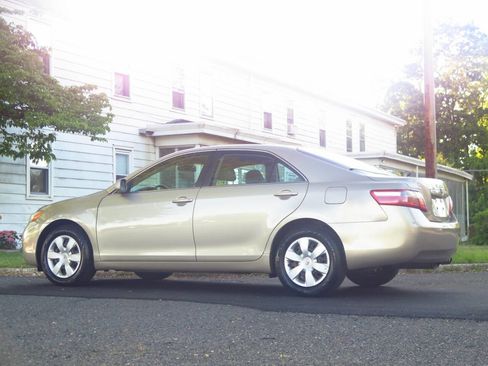 Used 2008 Toyota Camry LE FWD image 3