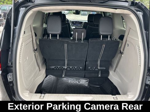 Used 2022 Chrysler Pacifica Touring-L FWD image 29