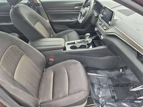 Used 2024 Nissan Altima 2.5 SV FWD image 31