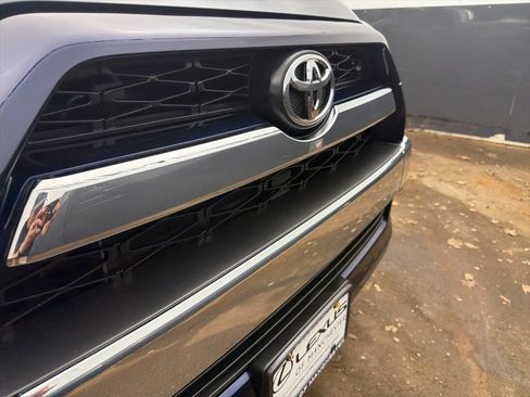 Used 2019 Toyota 4Runner Limited AWD/4WD image 33