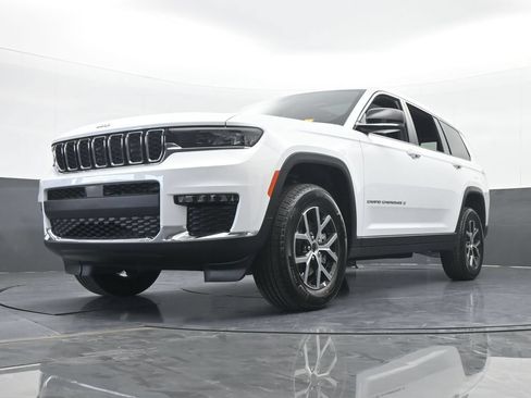 Used 2025 Jeep Grand Cherokee L Limited RWD image 52