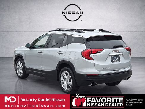 Used 2018 GMC Terrain SLE w/ Driver Convenience Package FWD image 4