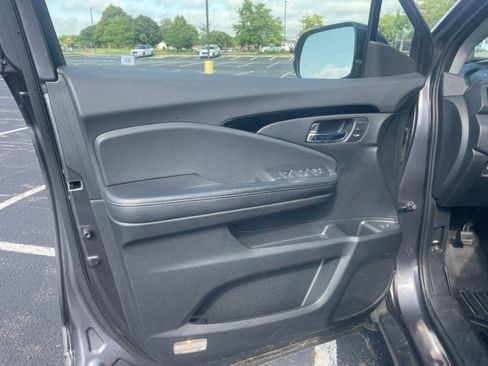 Used 2017 Honda Pilot Touring image 10