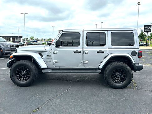 Used 2018 Jeep Wrangler Unlimited Sahara AWD/4WD image 5