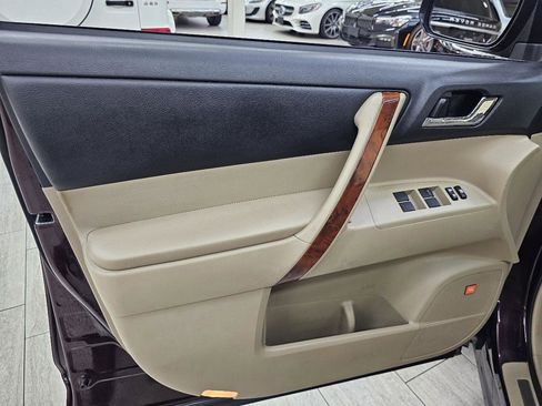 Used 2012 Toyota Highlander Limited FWD image 41