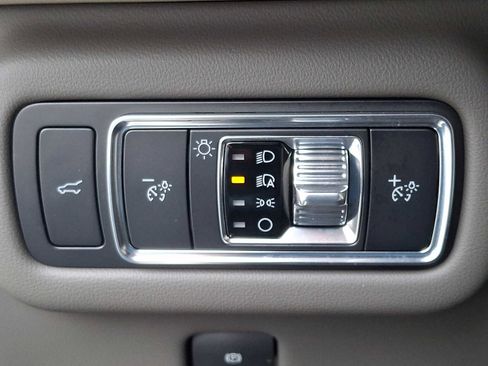 Used 2024 Lincoln Nautilus Premier image 27