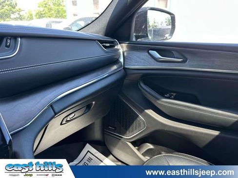 Used 2023 Jeep Grand Cherokee Overland AWD/4WD image 33