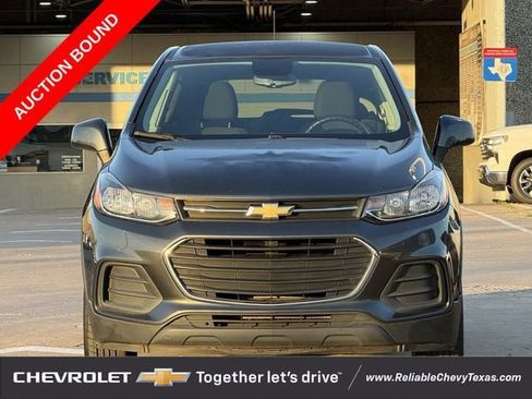 Used 2020 Chevrolet Trax LS w/ Tint and Cruise Package FWD image 3