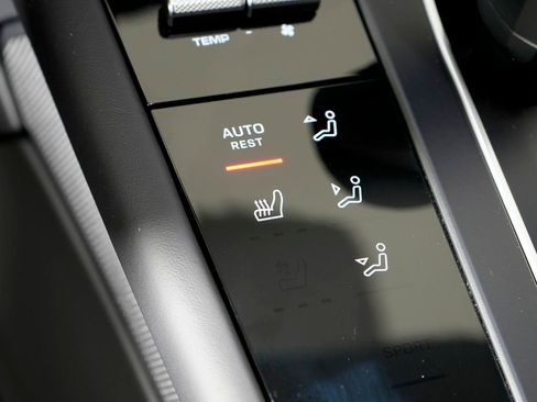 New 2026 Porsche Macan GTS image 31