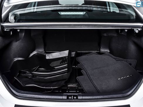 Used 2020 Toyota Camry SE image 14