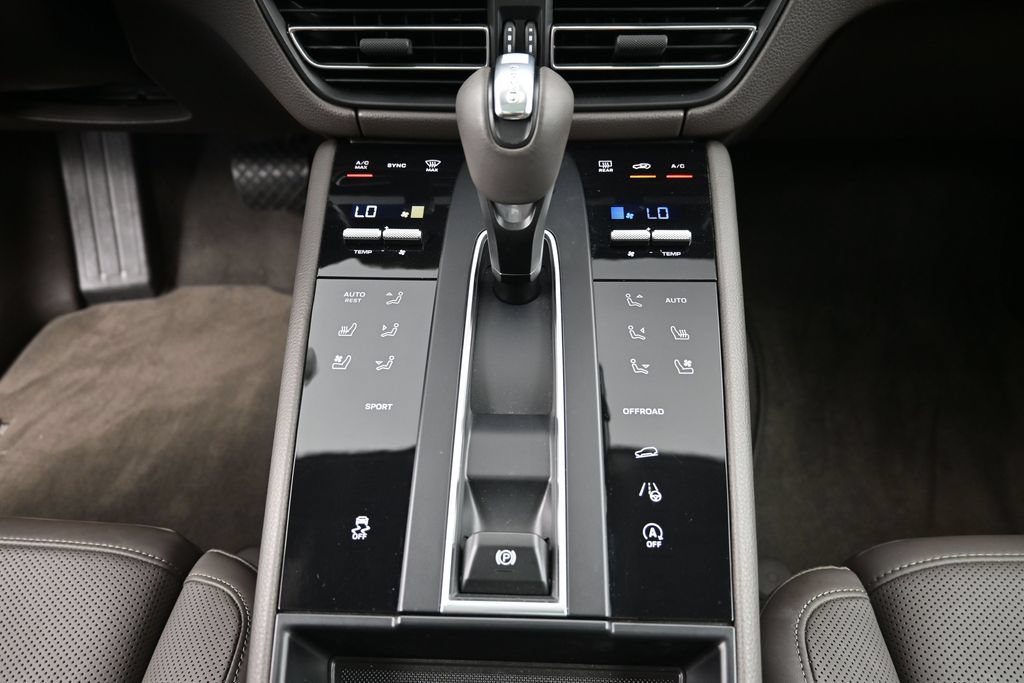 Used 2023 Porsche Macan AWD/4WD image 17