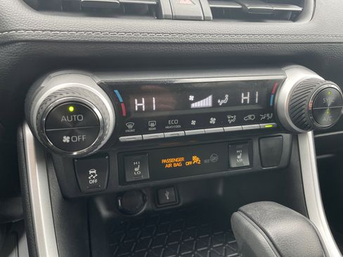 Used 2021 Toyota RAV4 XLE image 29