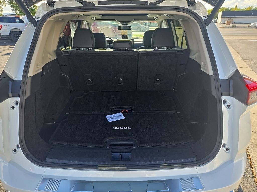 Used 2025 Nissan Rogue Platinum AWD/4WD image 28