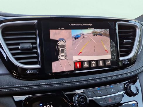 New 2026 Chrysler Pacifica Select image 21