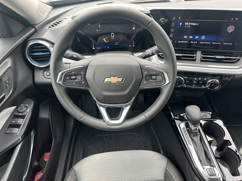 New 2026 Chevrolet Trax LT w/ LT Convenience Package FWD image 13