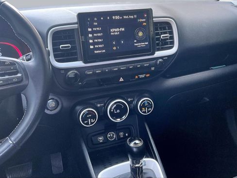 Used 2023 Hyundai Venue Limited FWD image 6