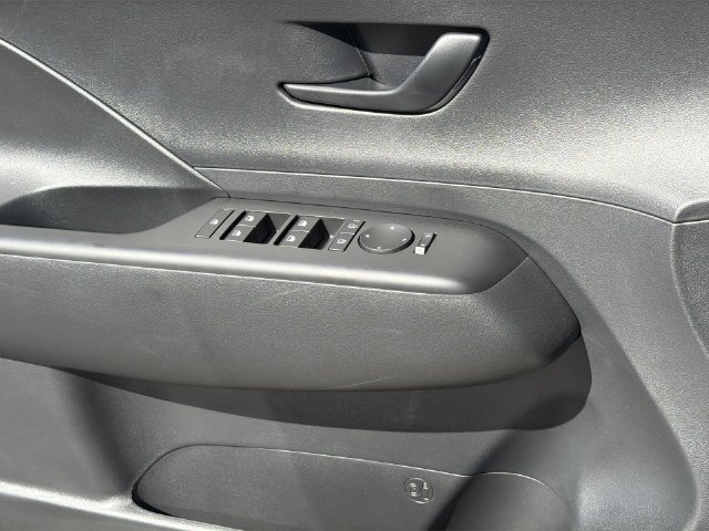 Used 2027 Hyundai Kona SE FWD image 32