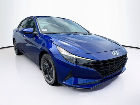 Used 2023 Hyundai Elantra SEL w/ Winter Weather Package FWD image 5