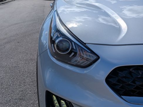 Used 2021 Kia Niro LXS image 10