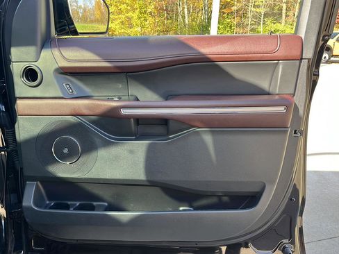 Used 2022 Ford Expedition Max Limited image 28