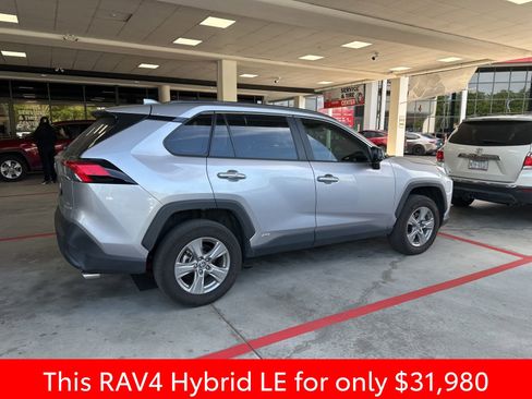Used 2024 Toyota RAV4 LE image 7