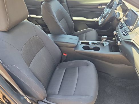 Certified 2025 Nissan Altima 2.5 SV FWD image 10
