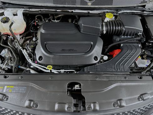 Used 2025 Chrysler Voyager LX image 29