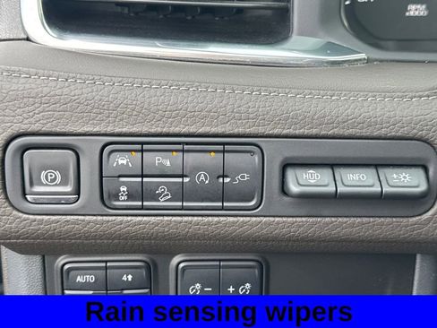 Used 2021 GMC Yukon XL Denali w/ Denali Premium Package image 35