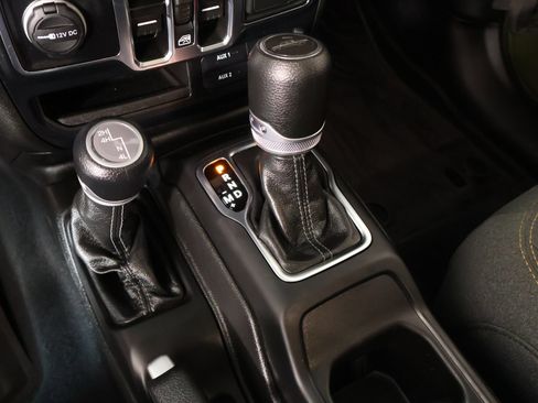 Used 2024 Jeep Gladiator Sport AWD/4WD image 8
