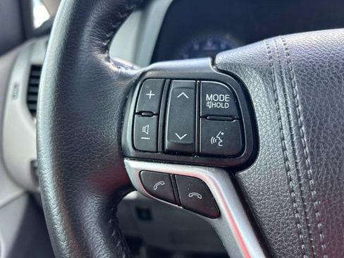 Used 2019 Toyota Sienna XLE w/ XLE Navigation Package FWD image 23